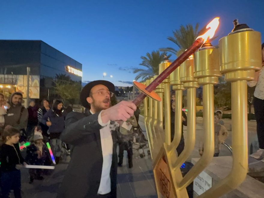 הדלקת חנוכייה